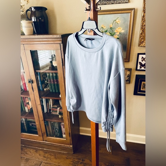 Kendall & Kylie long sleeve sweatshirt ruched drawstring side XL periwinkle blue - Picture 3 of 7